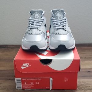 Wmns Nike Air Huarache Run size 7